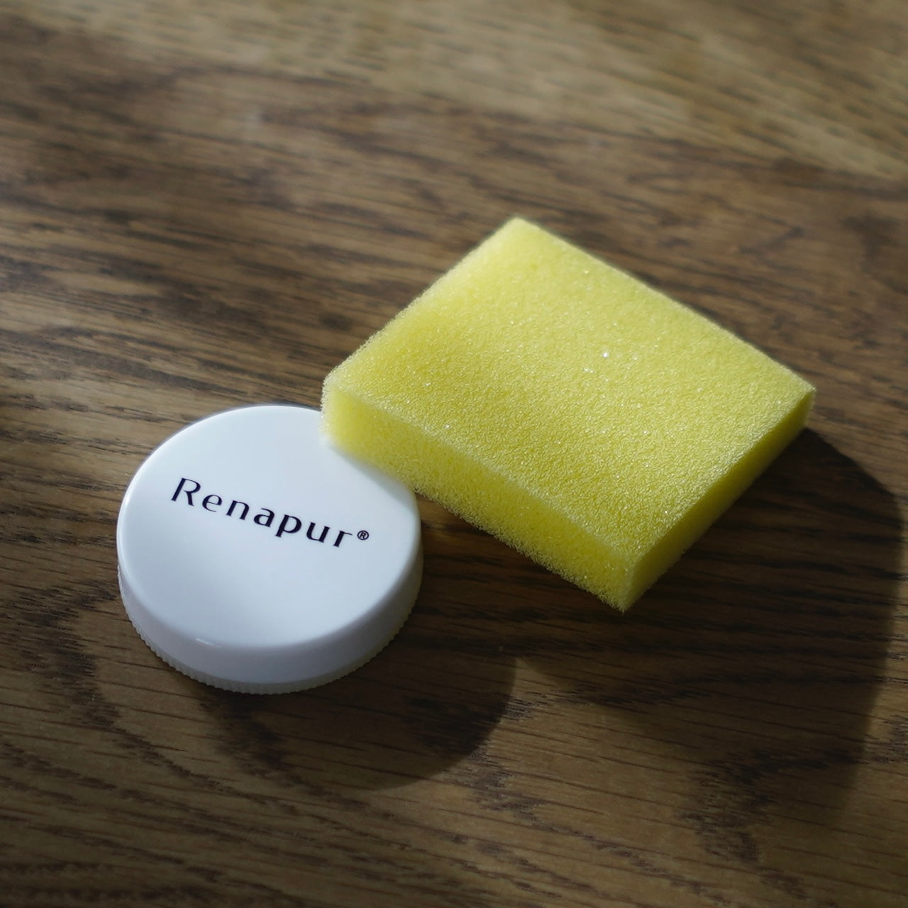 革の手軽なお手入れに! Renapur(ラナパー) レザートリートメント 5ml スポンジ付