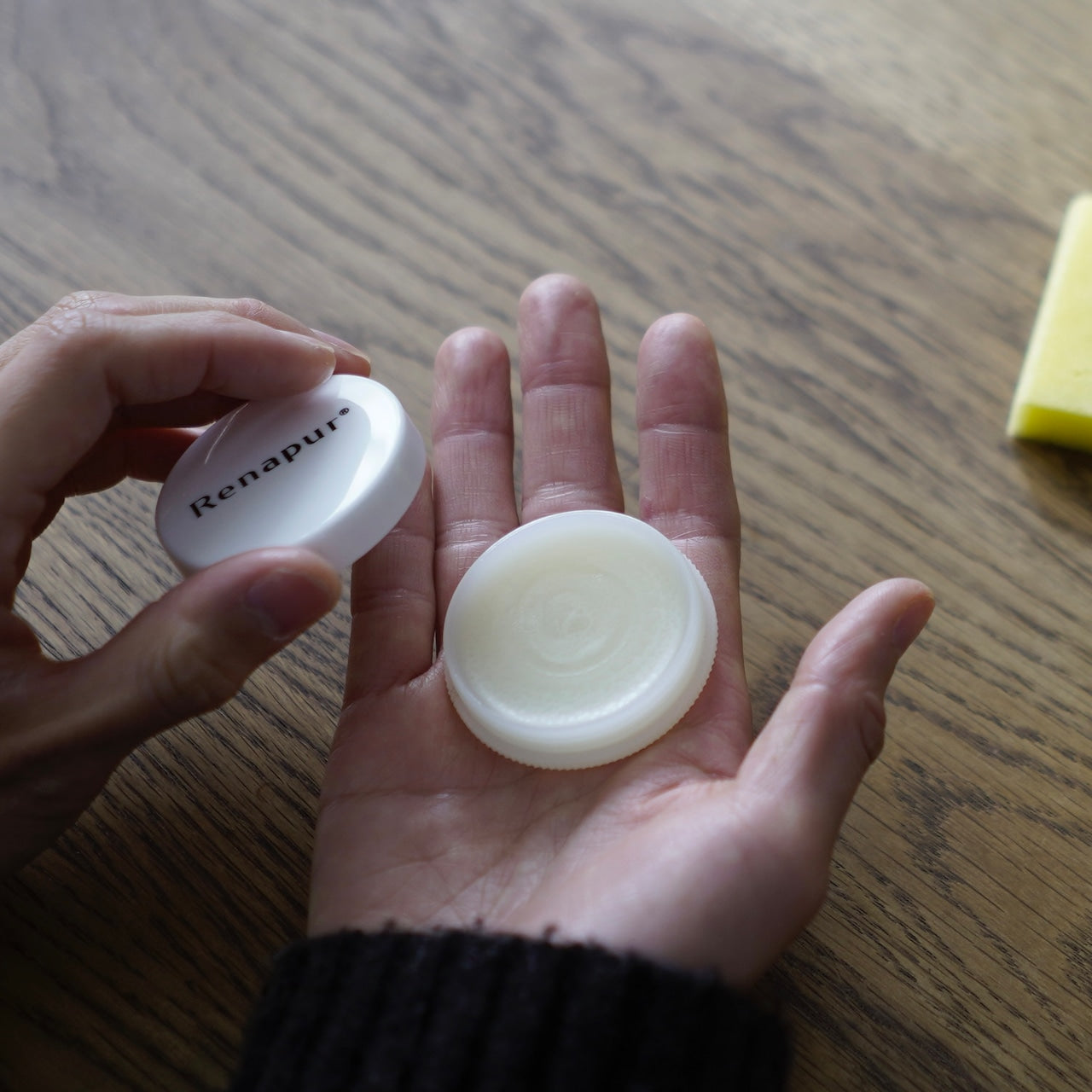 革の手軽なお手入れに! Renapur(ラナパー) レザートリートメント 5ml スポンジ付